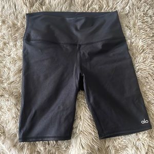 ALO Bike Shorts/ Size Large/ Only Worn 3 times